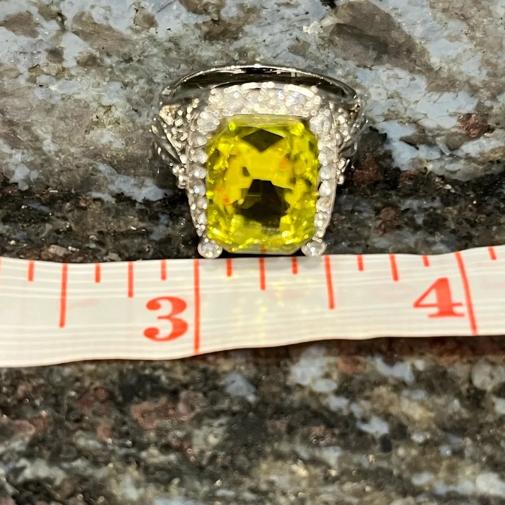 Cocktail Ring Sz 6.5, Olivine color